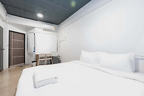 Yellow Place Sukhumvit Soi 2