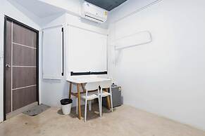 Yellow Place Sukhumvit Soi 2