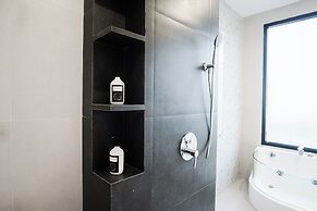 Orion Villa Telaga Menjer