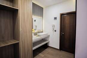 Orion Villa Telaga Menjer