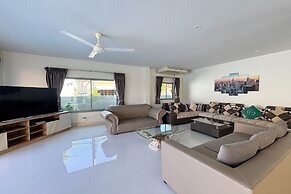 Villa Ishu 4BR Pool and Garden