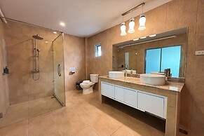 Villa Ishu 4BR Pool and Garden
