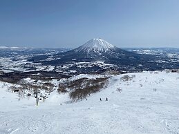 HILLS NISEKO 205