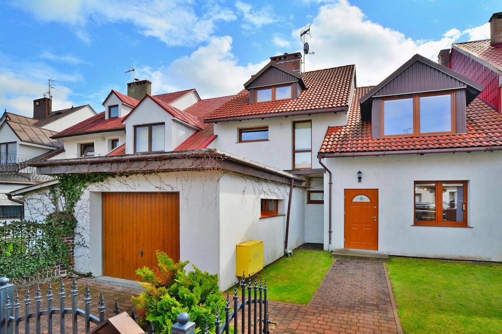 Large Holiday Home, Private Garden