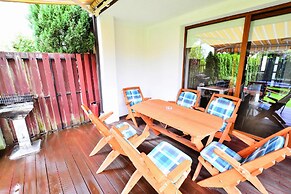 Large Holiday Home, Private Garden