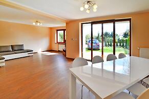 Large Holiday Home, Private Garden