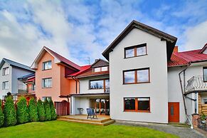 Large Holiday Home, Private Garden
