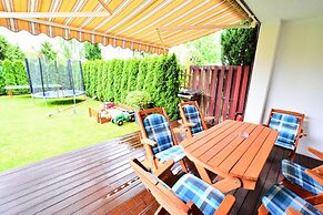 Large Holiday Home, Private Garden