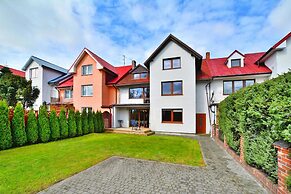 Large Holiday Home, Private Garden