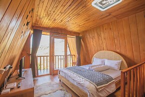 Emerald Cabin Dieng