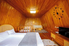 Emerald Cabin Dieng