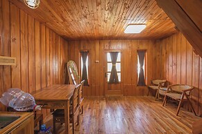 Emerald Cabin Dieng