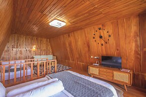 Emerald Cabin Dieng