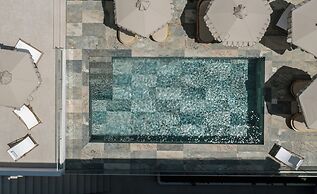 FOS Luxury Suites