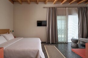 FOS Luxury Suites