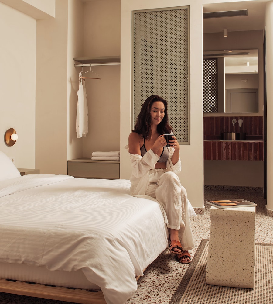 FOS Luxury Suites