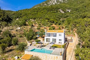 Villa Chronis in Mparmpati