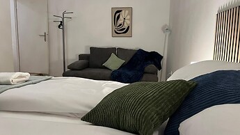 Private Room for Long Term Near Rennweg
