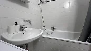 Private Room for Long Term Near Rennweg