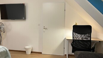 Private Room for Long Term Near Rennweg