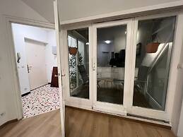 Private Room for Long Term Near Rennweg