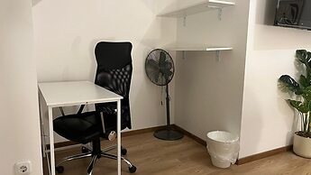 Private Room for Long Term Near Rennweg