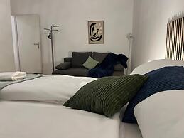 Private Room for Long Term Near Rennweg