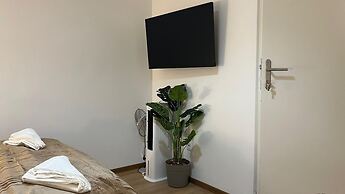 Private Room for Long Term Near Rennweg