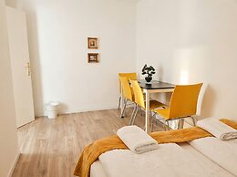 Cozy 2BR Near Belvedere Long Stay