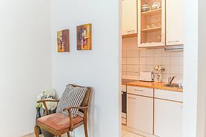 Cozy 2BR Near Belvedere Long Stay