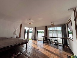 Room-garden House by the Pool