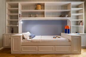 Balmes Apartment by Olala Homes