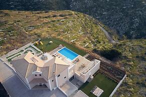 Karousa Luxury Villa