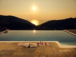 Karousa Luxury Villa