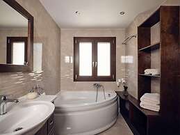Karousa Luxury Villa