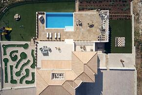 Karousa Luxury Villa