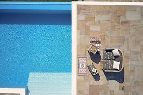 Karousa Luxury Villa
