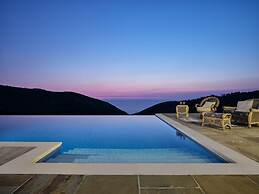 Karousa Luxury Villa