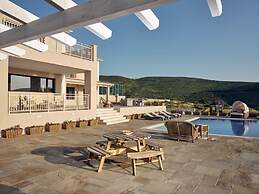 Karousa Luxury Villa