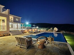 Karousa Luxury Villa