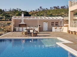 Karousa Luxury Villa