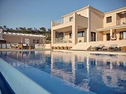 Karousa Luxury Villa