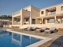 Karousa Luxury Villa