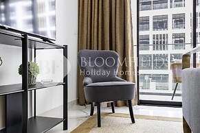 Bloomfields Comfortable Stu Azizi
