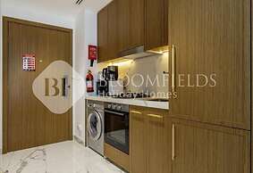 Bloomfields Comfortable Stu Azizi