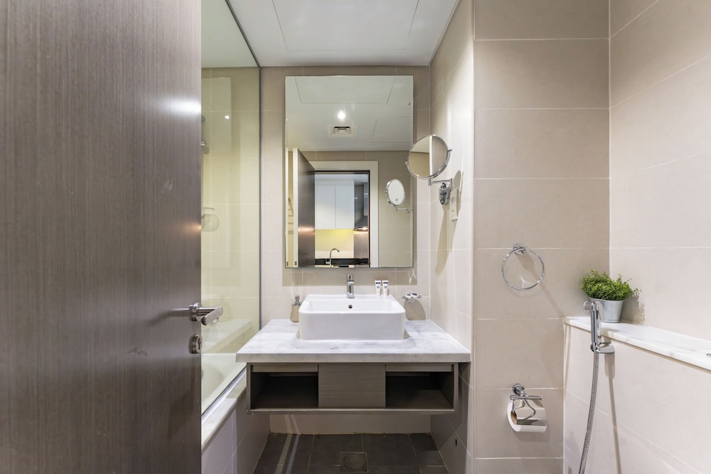 PVH - Damac Prive - Studio - Canal View