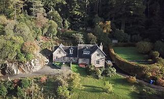 3 Bed House - Mountain Views, Firepit, Bbq