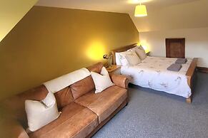 3 Bed House - Mountain Views, Firepit, Bbq