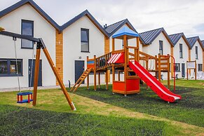 Holiday Homes With Pool, Close to the Beach
