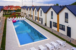 Holiday Homes With Pool, Close to the Beach